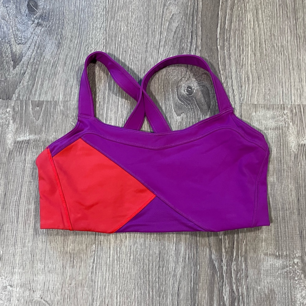 Lululemon Purple Color Block Sports Bra Catch me if you can in Kanto Size 8